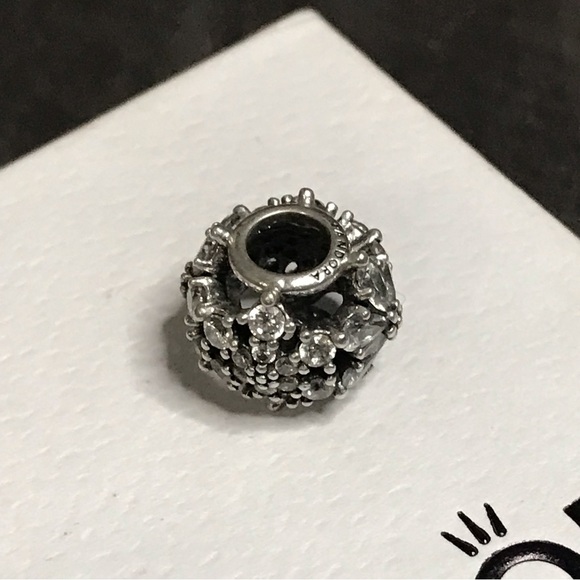 Authentic Pandora Snowflake Charm with CZ - Picture 2 of 3